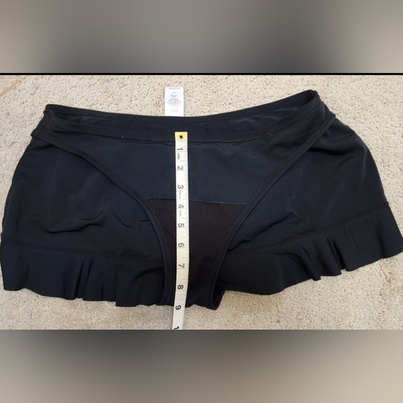Black Swim Skirt With Ruffle on the Bottom Womens Size Large - Picture 5 of 5